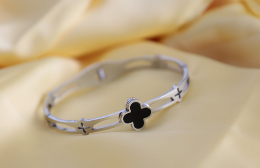 Silver clover bracelet anti tarnish