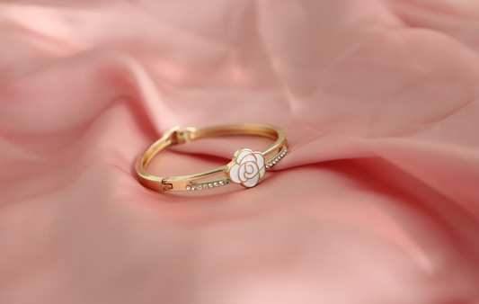 Golden bracelet-White rose