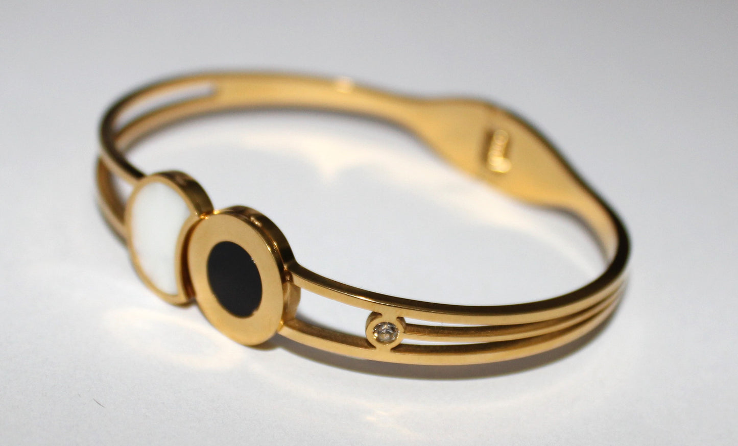 Golden Bracelet with White and Black Circular Design anti tarnish