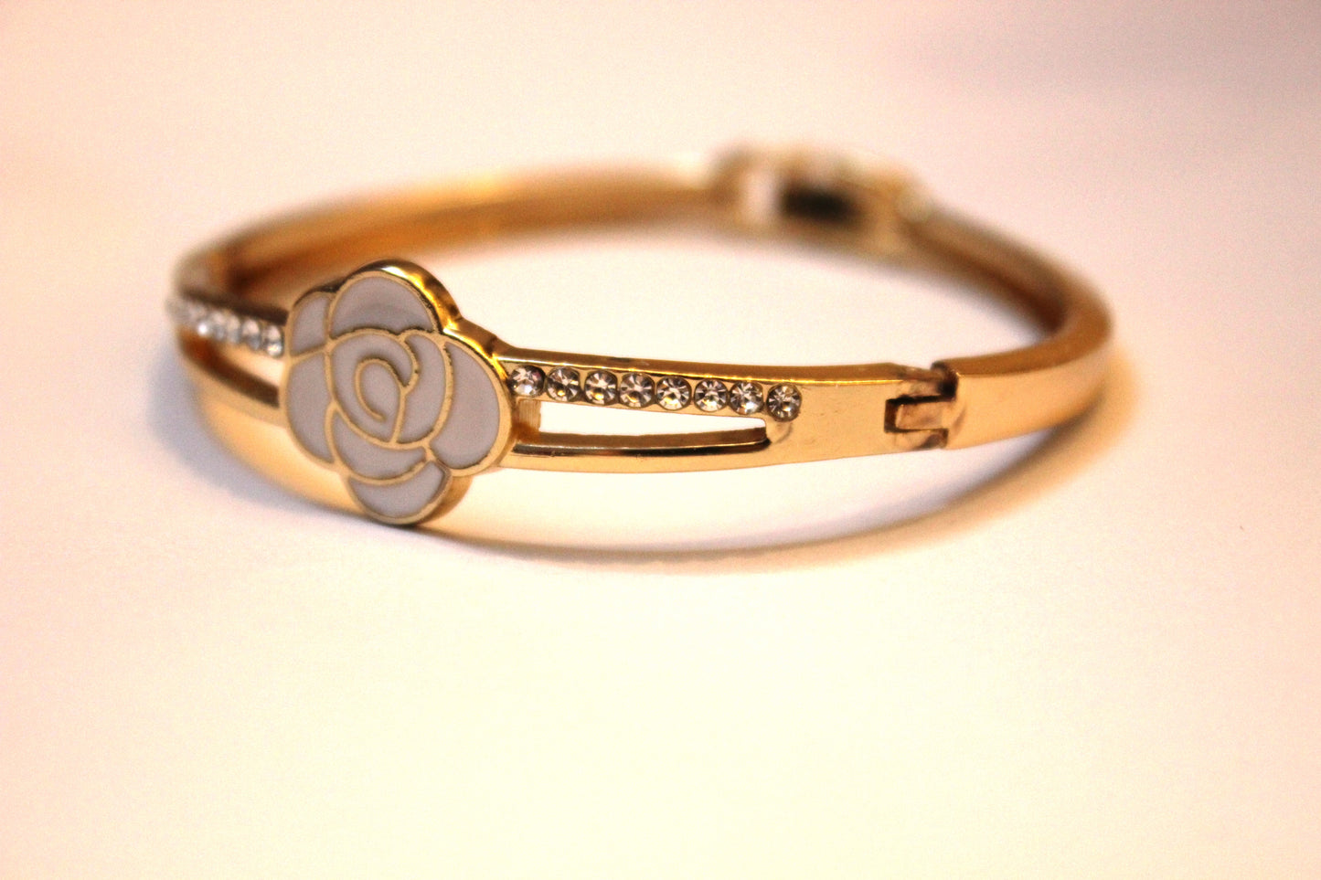 Golden bracelet-White rose