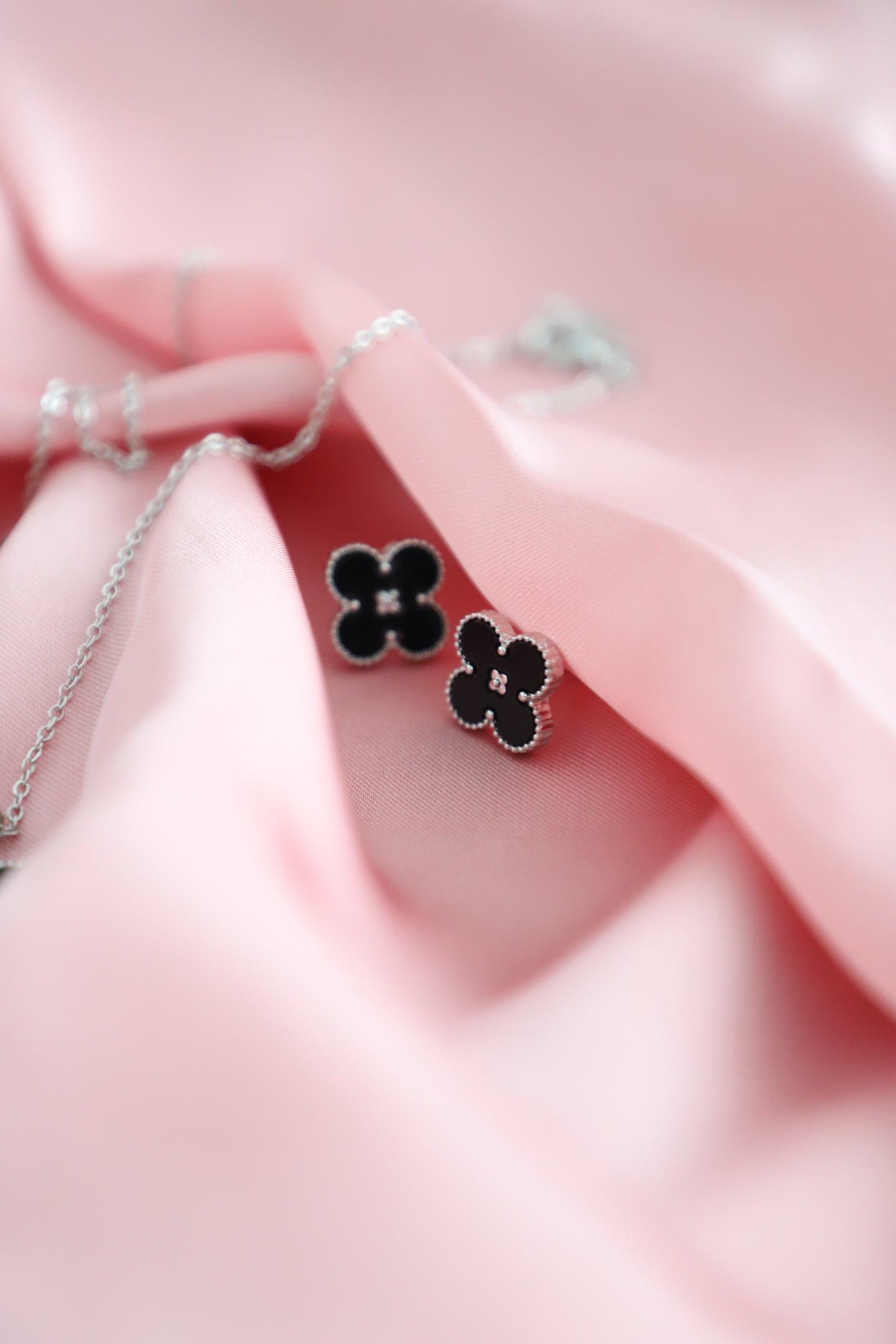 Black flower pendant set-4 petals-silver chain