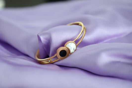 Golden Bracelet with White and Black Circular Design anti tarnish